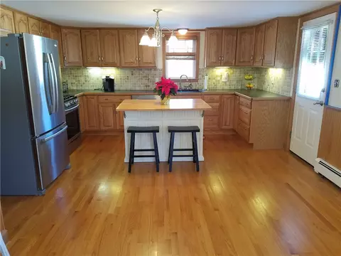 87 Freeman St, Warwick, RI 02886 photo 5