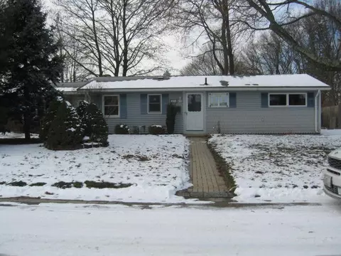 153 Covington Dr, Warwick, RI 02886 photo 4