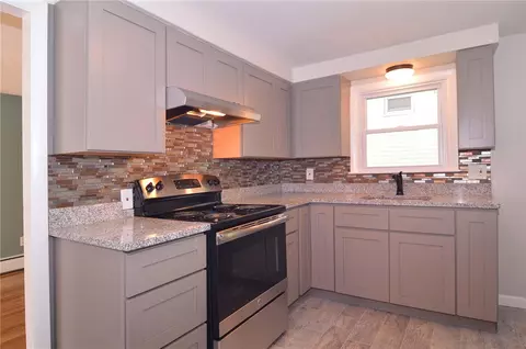 73 Appleton St, Cranston, RI 02910 photo 9