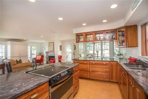 2 Bayview Ave, Warren, RI 02885 photo 19