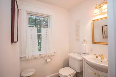 2 Bayview Ave, Warren, RI 02885 photo 21