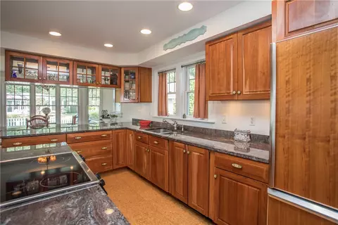 2 Bayview Ave, Warren, RI 02885 photo 18