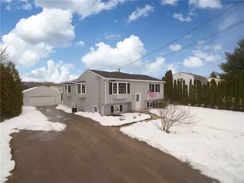 51 Beatrice St, Westerly, RI 02891 photo 4