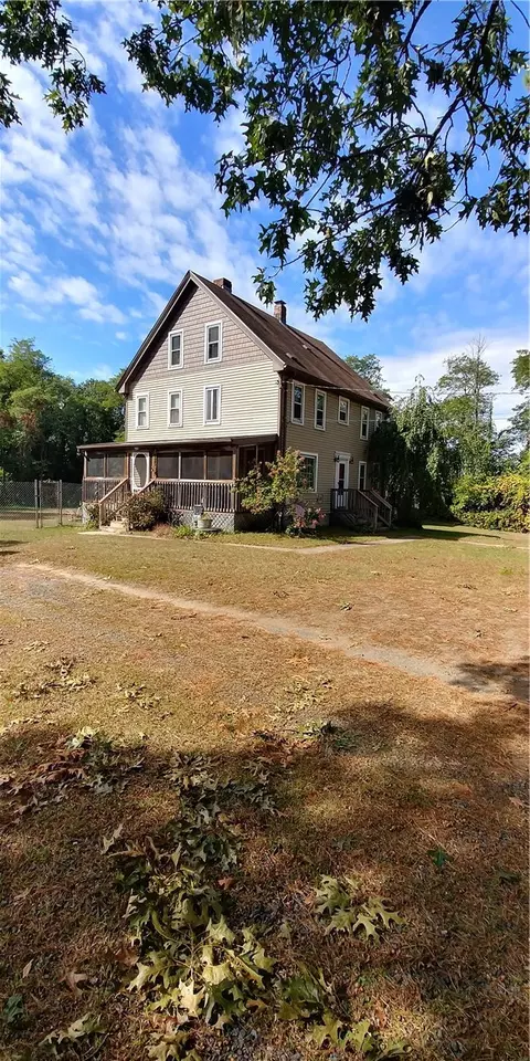 925 Cedar Swamp Rd, Warwick, RI 02889 photo 2