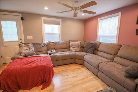 76 Knight St, Warwick, RI 02886 photo 10