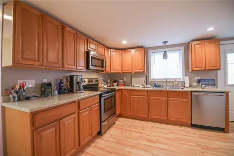76 Knight St, Warwick, RI 02886 photo 8