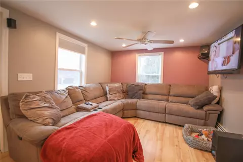76 Knight St, Warwick, RI 02886 photo 9