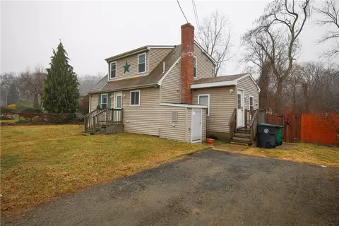 76 Knight St, Warwick, RI 02886 photo 3
