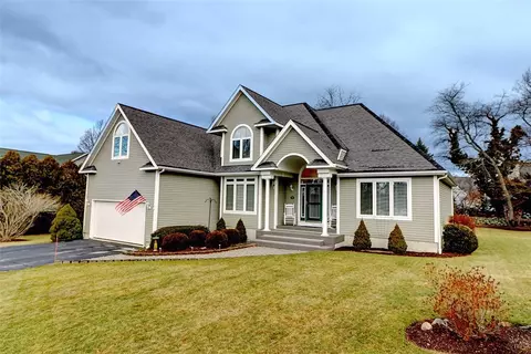 17 Jacobs Point Rd, Warren, RI 02885 photo 1
