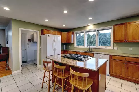 17 Jacobs Point Rd, Warren, RI 02885 photo 15