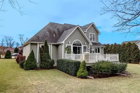 17 Jacobs Point Rd, Warren, RI 02885 photo 2