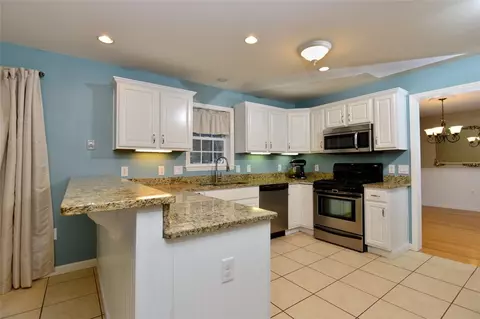 208 Gauthier Dr, Woonsocket, RI 02895 photo 3