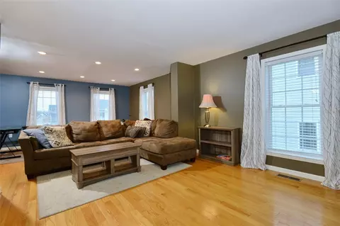 208 Gauthier Dr, Woonsocket, RI 02895 photo 5