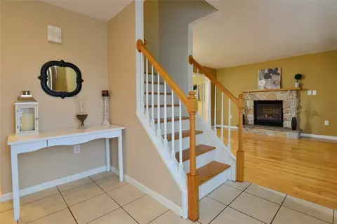 208 Gauthier Dr, Woonsocket, RI 02895 photo 2