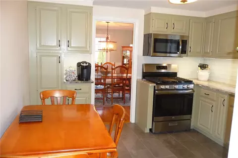 2 Whitehall Dr, Warwick, RI 02886 photo 9