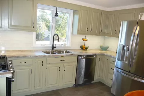 2 Whitehall Dr, Warwick, RI 02886 photo 8