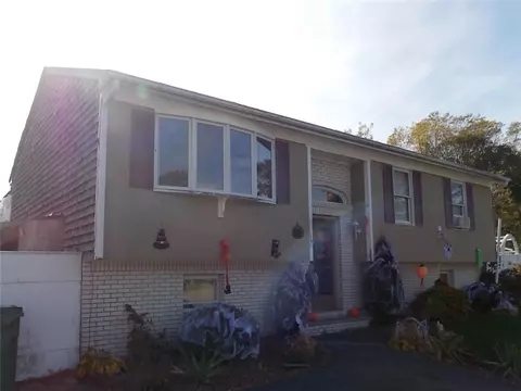 40 Jonathan Ct, Warwick, RI 02888 photo 1