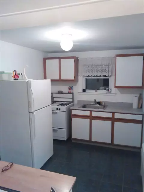 27 Rice St, Warwick, RI 02886 photo 3
