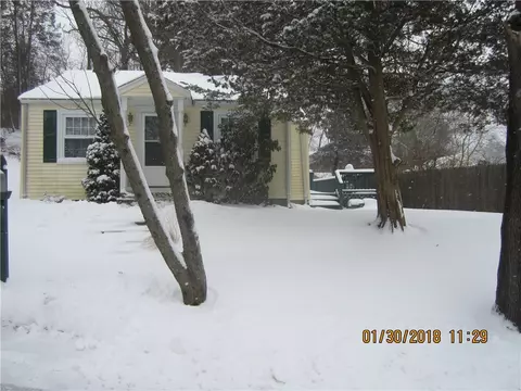 27 Rice St, Warwick, RI 02886 photo 2