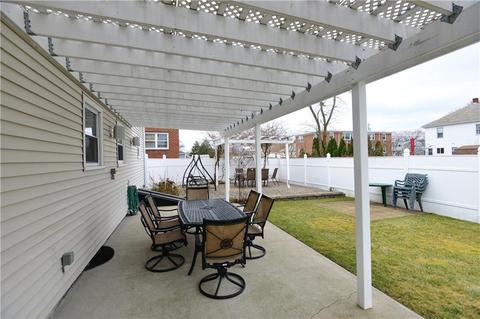 90 Everett St, Pawtucket, RI 02861 photo 5