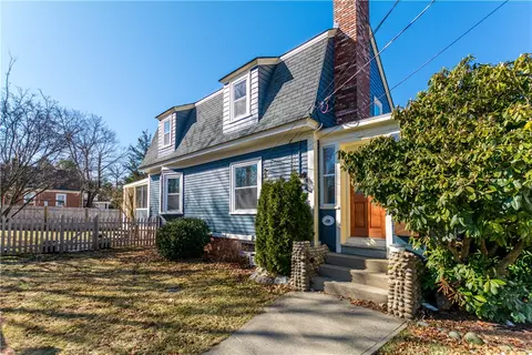 20 Maple St, Warren, RI 02885 photo 4