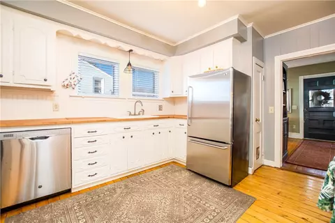 20 Maple St, Warren, RI 02885 photo 9