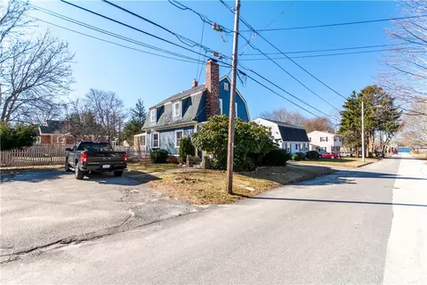 20 Maple St, Warren, RI 02885 photo 3