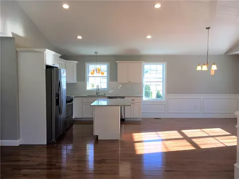 15 Ruby St, Woonsocket, RI 02895 photo 9
