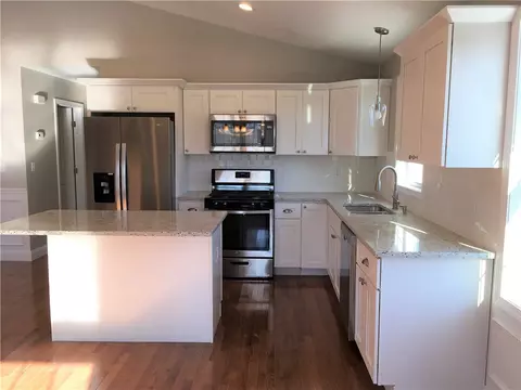 15 Ruby St, Woonsocket, RI 02895 photo 3