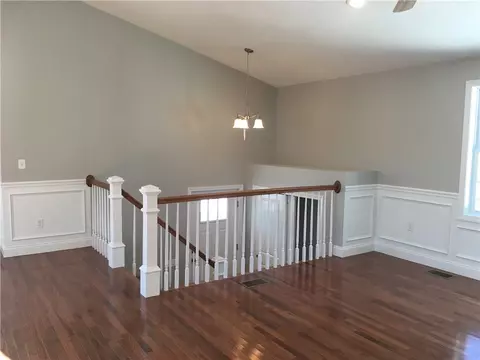 15 Ruby St, Woonsocket, RI 02895 photo 2