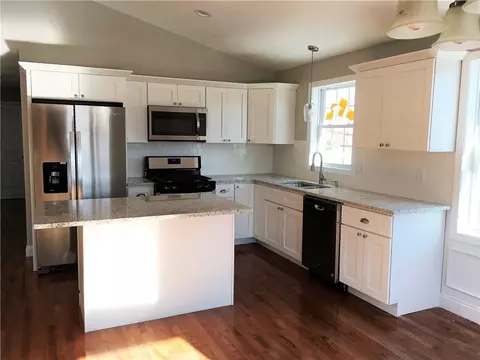 15 Ruby St, Woonsocket, RI 02895 photo 4