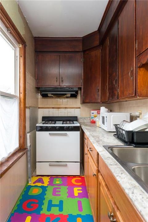 308 Willow St, Woonsocket, RI 02895 photo 10