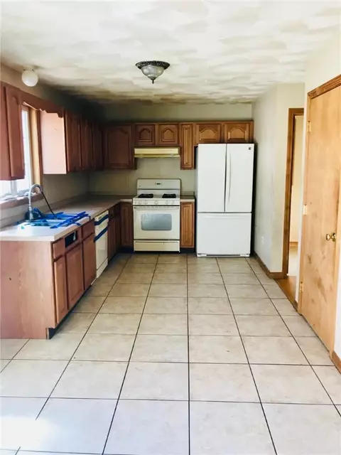 76 Cleveland St, Fall River, MA 02724 photo 12