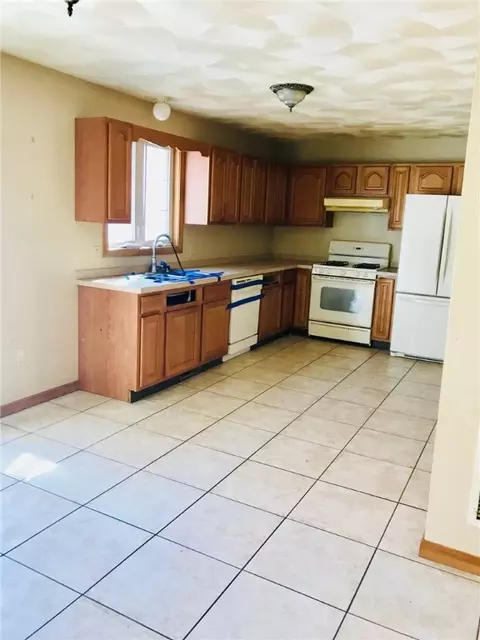 76 Cleveland St, Fall River, MA 02724 photo 10