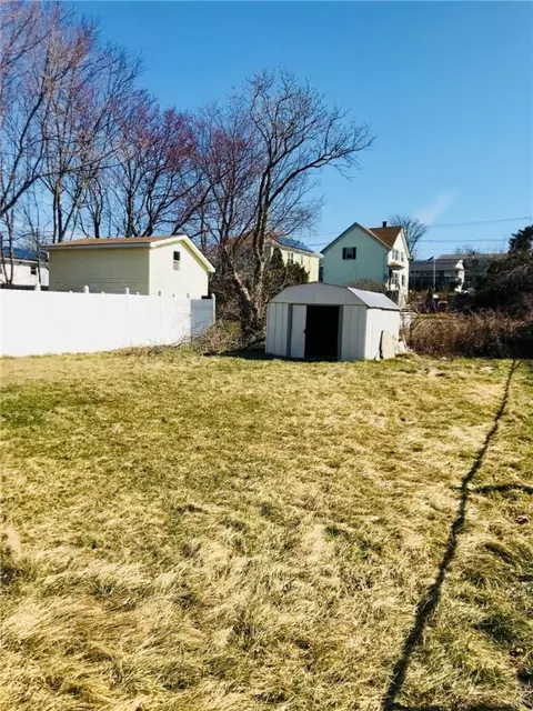 76 Cleveland St, Fall River, MA 02724 photo 2