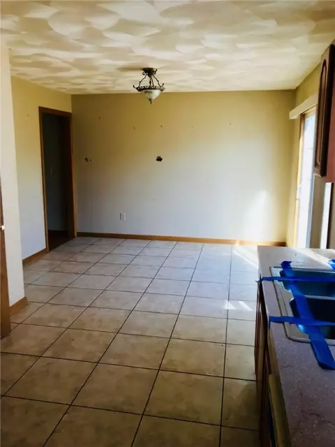 76 Cleveland St, Fall River, MA 02724 photo 8