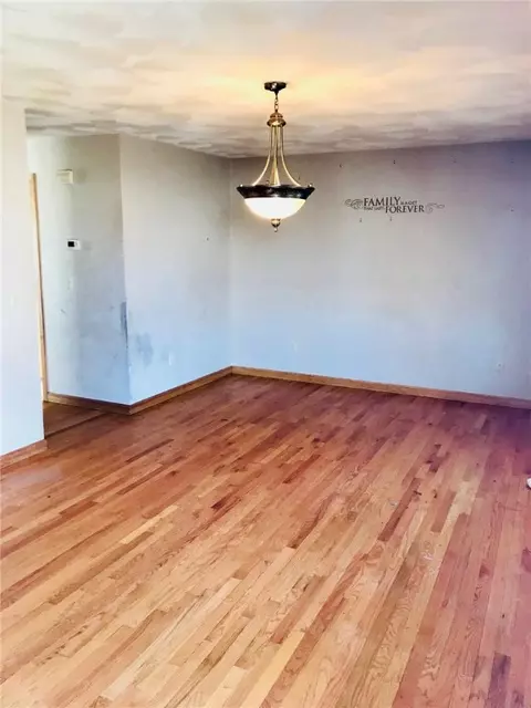 76 Cleveland St, Fall River, MA 02724 photo 4