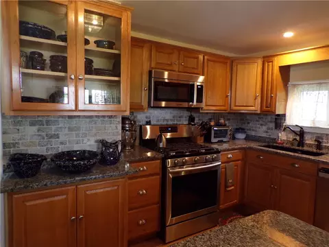 62 Brinton Ave, Warwick, RI 02889 photo 4