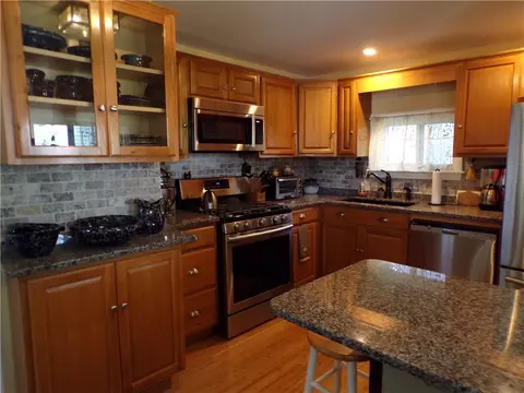 62 Brinton Ave, Warwick, RI 02889 photo 3