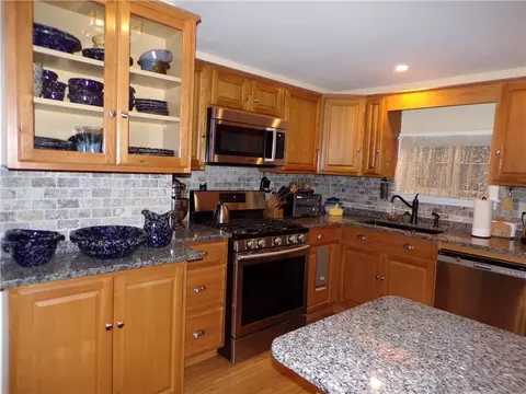 62 Brinton Ave, Warwick, RI 02889 photo 5