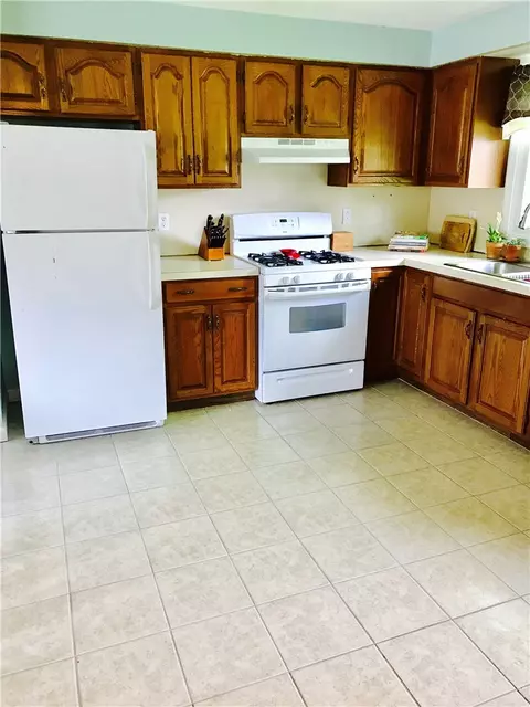 6 Matthew Dr, Warren, RI 02885 photo 10