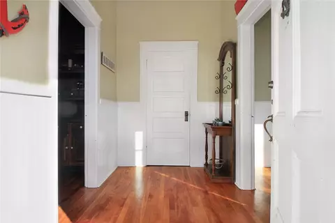 42 Barton Ave, Warren, RI 02885 photo 4