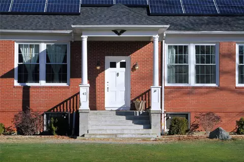 42 Barton Ave, Warren, RI 02885 photo 2