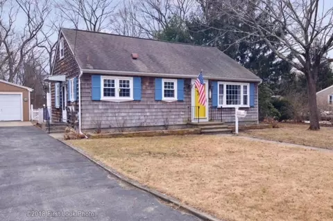 228 Natick Ave, Warwick, RI 02886 photo 2