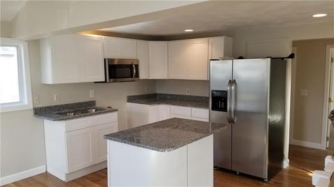 25 Crown St, Warwick, RI 02889 photo 2
