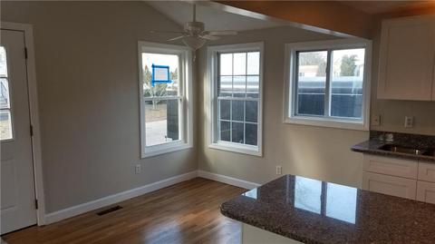 25 Crown St, Warwick, RI 02889 photo 4