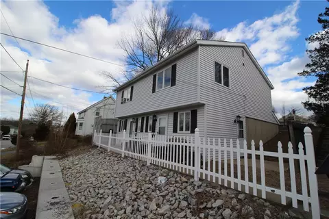 2 Beacon St, Westerly, RI 02891 photo 2