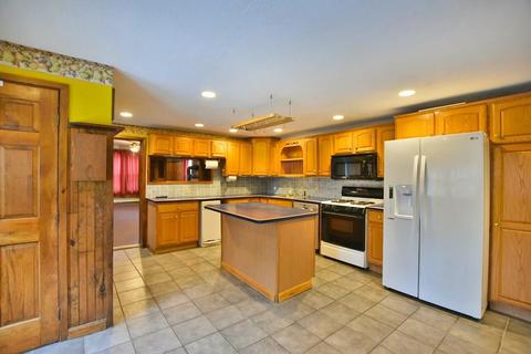 36 Bernice Ave, Woonsocket, RI 02895 photo 6