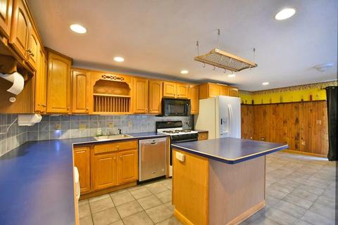 36 Bernice Ave, Woonsocket, RI 02895 photo 8