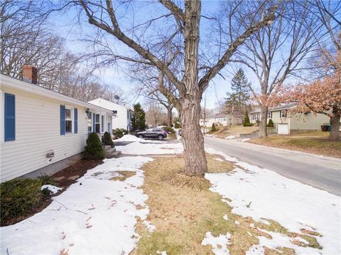 113 Morin St, Woonsocket, RI 02895 photo 5